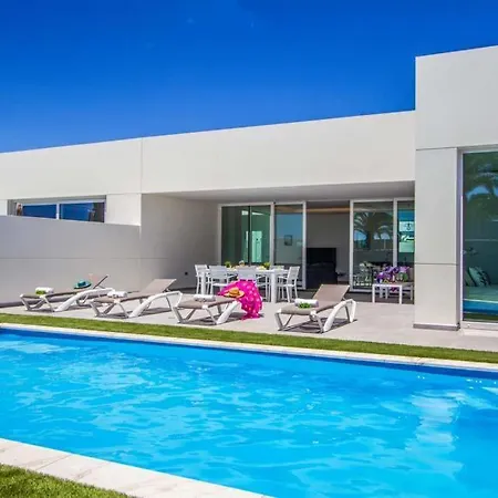 In Playa Blanca Sleeps 6 Includes Swimming Pool And Air Con * Playa Blanca (Lanzarote)