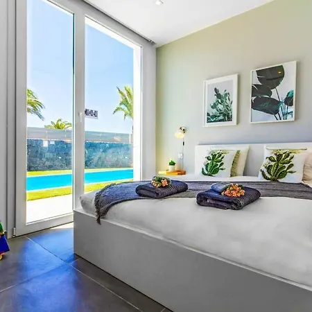 In Playa Blanca Sleeps 6 Includes Swimming Pool And Air Con Vila Playa Blanca (Lanzarote)