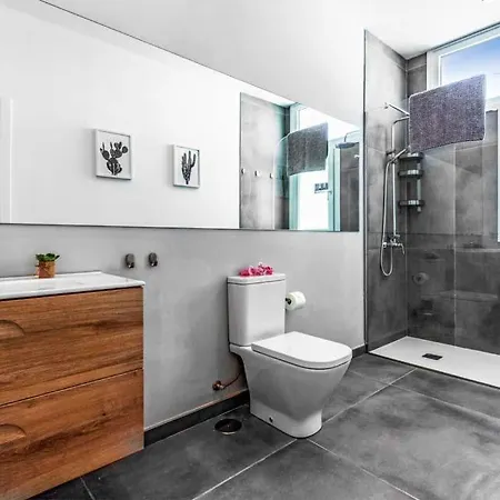 In Playa Blanca Sleeps 6 Includes Swimming Pool And Air Con Playa Blanca (Lanzarote)