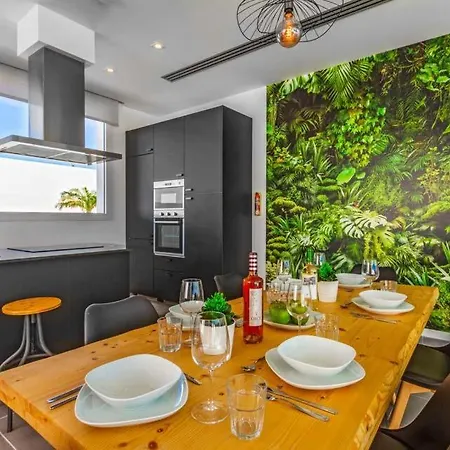 Vila In Playa Blanca Sleeps 6 Includes Swimming Pool And Air Con *